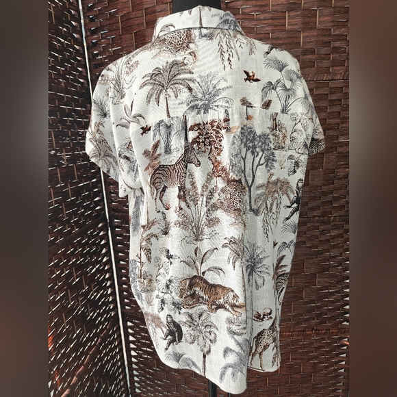 Women's Safari Print Button Down Shirt - Picture 4 of 8
